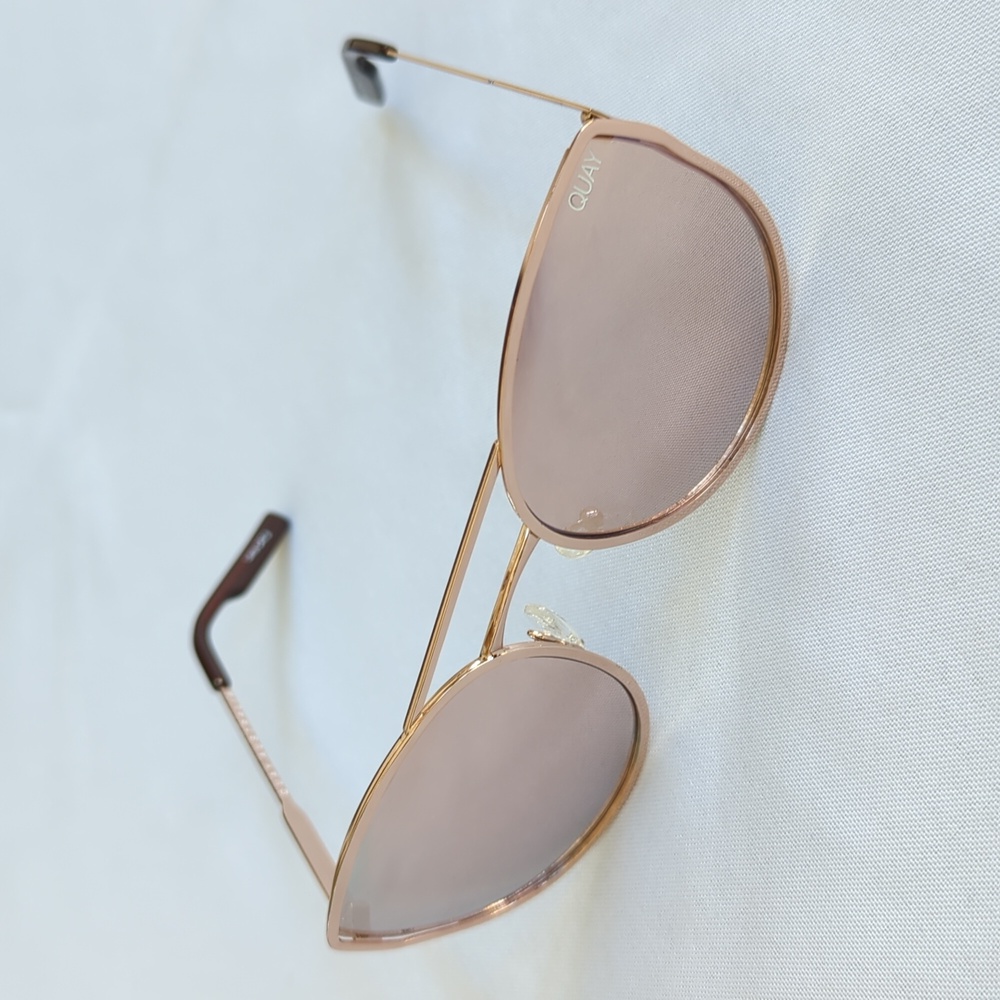 Quay Mirror Gold Sunglasses